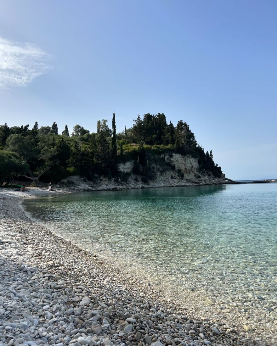 Σμαράγδα Καρύδη: Πρώτο μπάνιο στον παράδεισο επί της γης, έγραψε από τους Παξούς