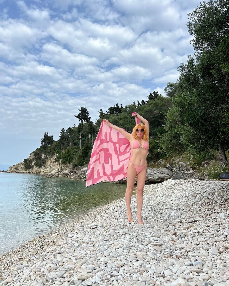 Σμαράγδα Καρύδη: Πρώτο μπάνιο στον παράδεισο επί της γης, έγραψε από τους Παξούς