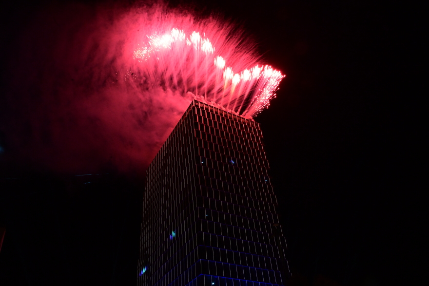  Φαντασμαγορικό σόου από δεκάδες drones στα εγκαίνια του Πύργου του Πειραιά  -  Δείτε βίντεο και φωτογραφίες