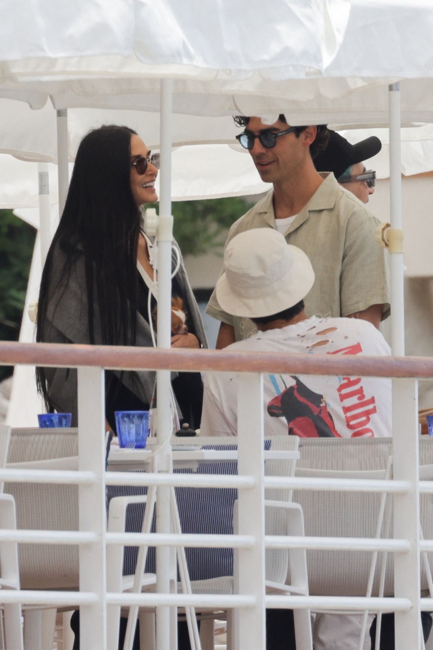 Ντέμι Μουρ: H ηθοποιός έχει έρθει πολύ κοντά με τον Τζο Τζόνας