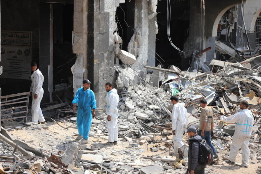 Γάζα: Μαζικοί τάφοι και σακούλες με πτώματα - Το νοσοκομείο Αλ Σίφα μετά την απόσυρση των ισραηλινών δυνάμεων