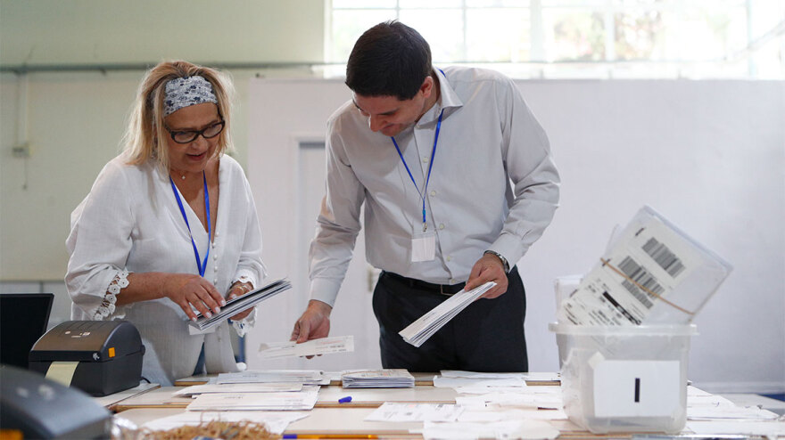 Επιστολική ψήφος - Ευρωεκλογές: Δείτε φωτογραφίες από το κέντρο διαλογής στο Περιστέρι