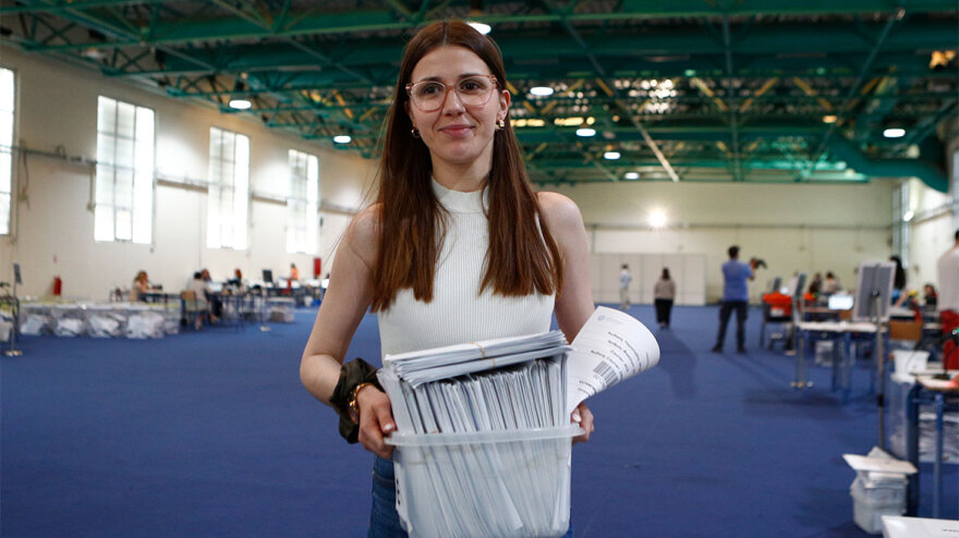 Επιστολική ψήφος - Ευρωεκλογές: Δείτε φωτογραφίες από το κέντρο διαλογής στο Περιστέρι