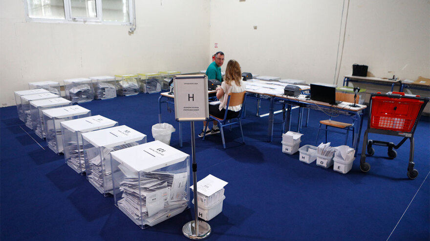 Επιστολική ψήφος - Ευρωεκλογές: Δείτε φωτογραφίες από το κέντρο διαλογής στο Περιστέρι