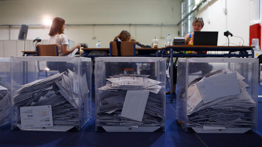 Επιστολική ψήφος - Ευρωεκλογές: Δείτε φωτογραφίες από το κέντρο διαλογής στο Περιστέρι