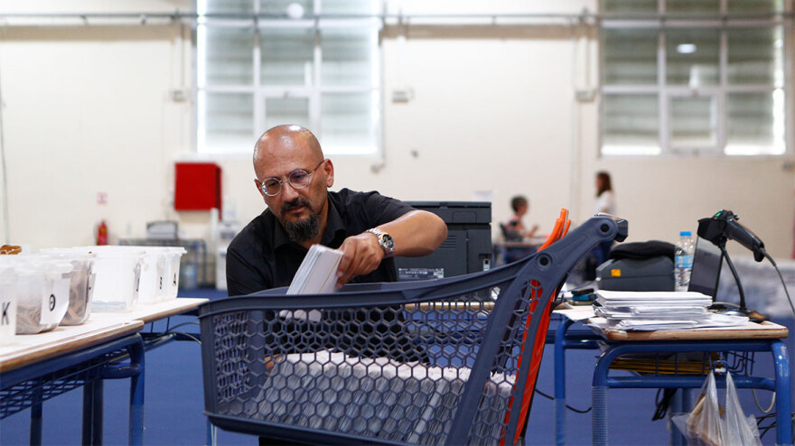 Επιστολική ψήφος - Ευρωεκλογές: Δείτε φωτογραφίες από το κέντρο διαλογής στο Περιστέρι