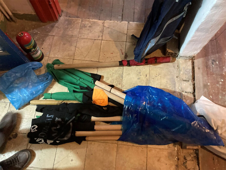 ΕΛΑΣ: Η στιγμή που η αστυνομία μπαίνει μέσα στις καταλήψεις σε Εξάρχεια και Κυψέλη - Δείτε το βίντεο