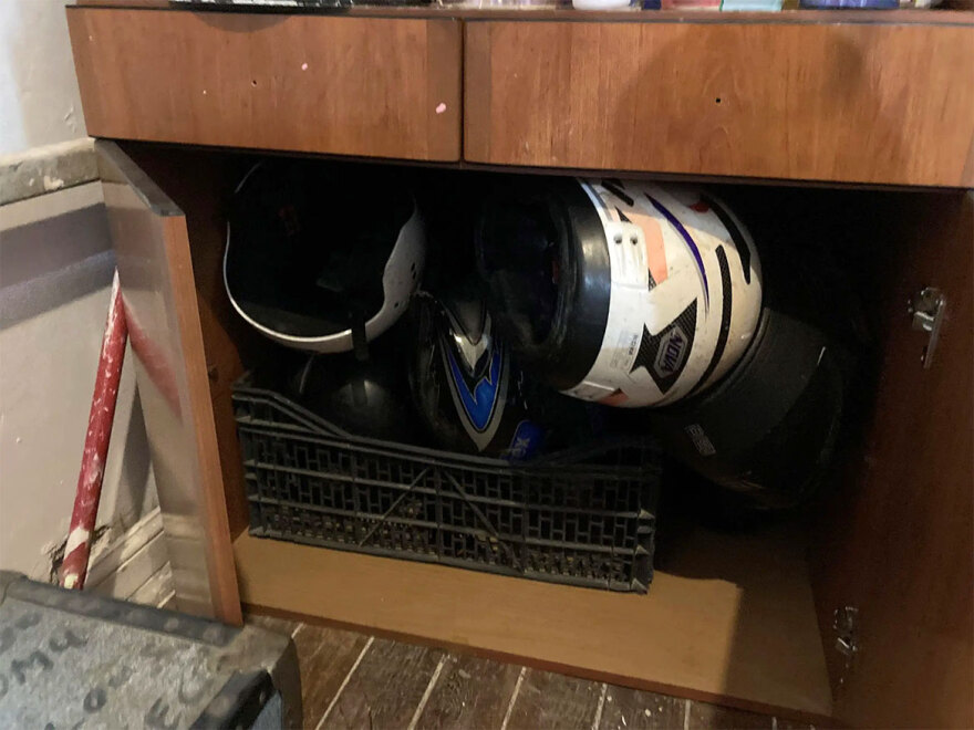 ΕΛΑΣ: Η στιγμή που η αστυνομία μπαίνει μέσα στις καταλήψεις σε Εξάρχεια και Κυψέλη - Δείτε το βίντεο