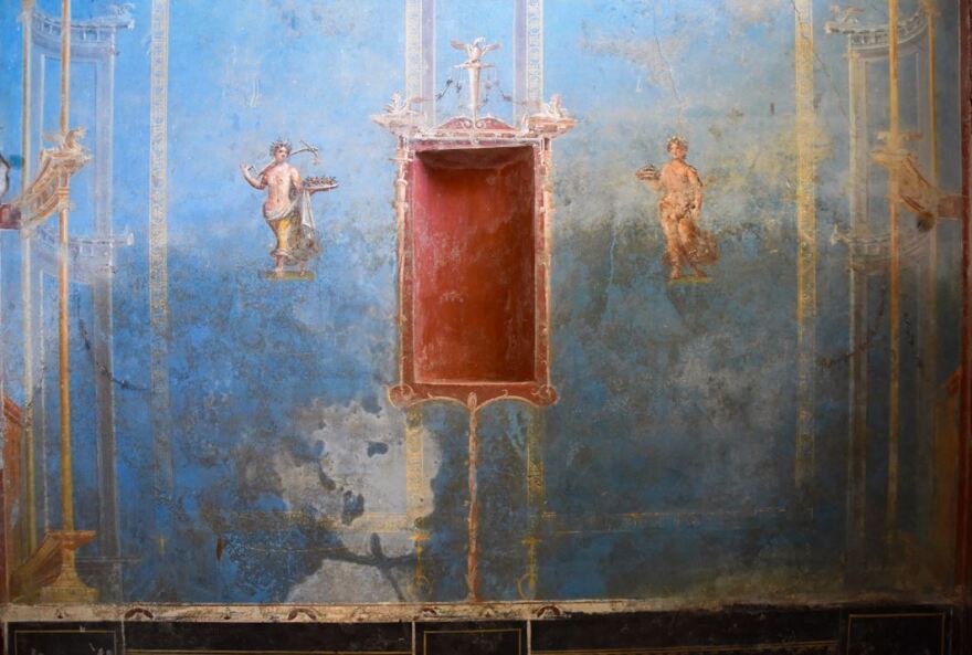 Πομπηία: Αρχαιολόγοι ανακάλυψαν σπάνιο μπλε δωμάτιο με τοιχογραφίες γυναικείων μορφών - Δείτε βίντεο, φωτογραφίες