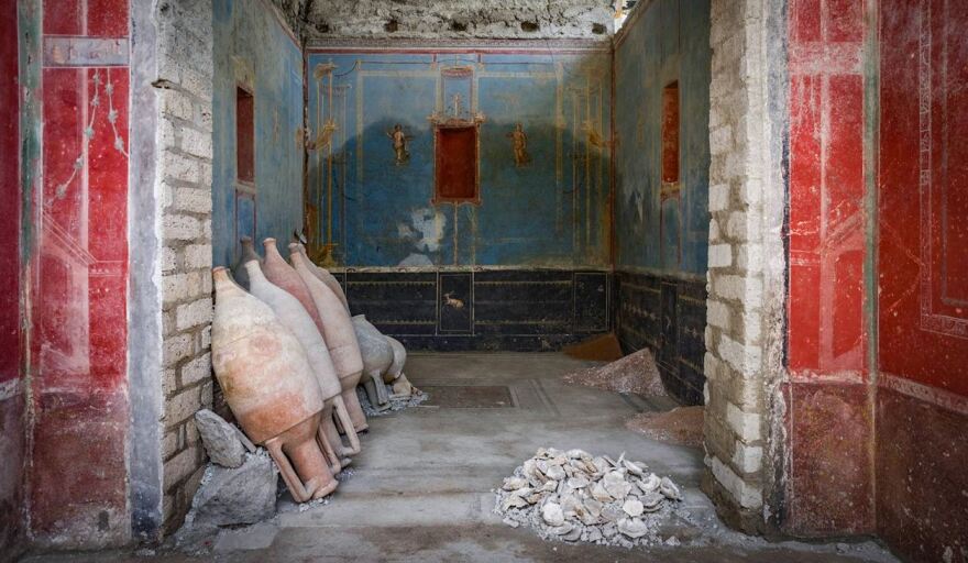 Πομπηία: Αρχαιολόγοι ανακάλυψαν σπάνιο μπλε δωμάτιο με τοιχογραφίες γυναικείων μορφών - Δείτε βίντεο, φωτογραφίες