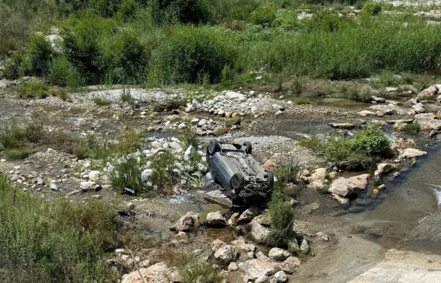 Αριδαία: Αυτοκίνητο έπεσε από γέφυρα μετά από σύγκρουση με άλλο ΙΧ