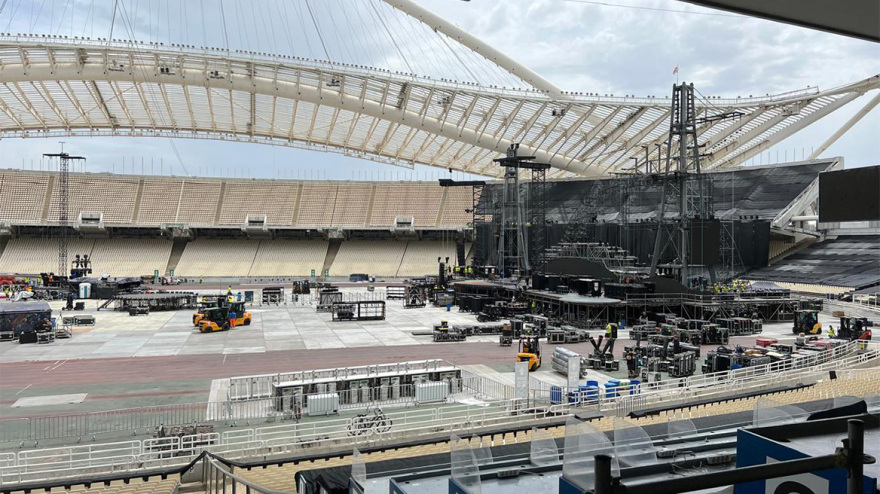 Coldplay: Οι τελικές ετοιμασίες στην σκηνή του OAKA – Δείτε βίντεο και φωτογραφίες