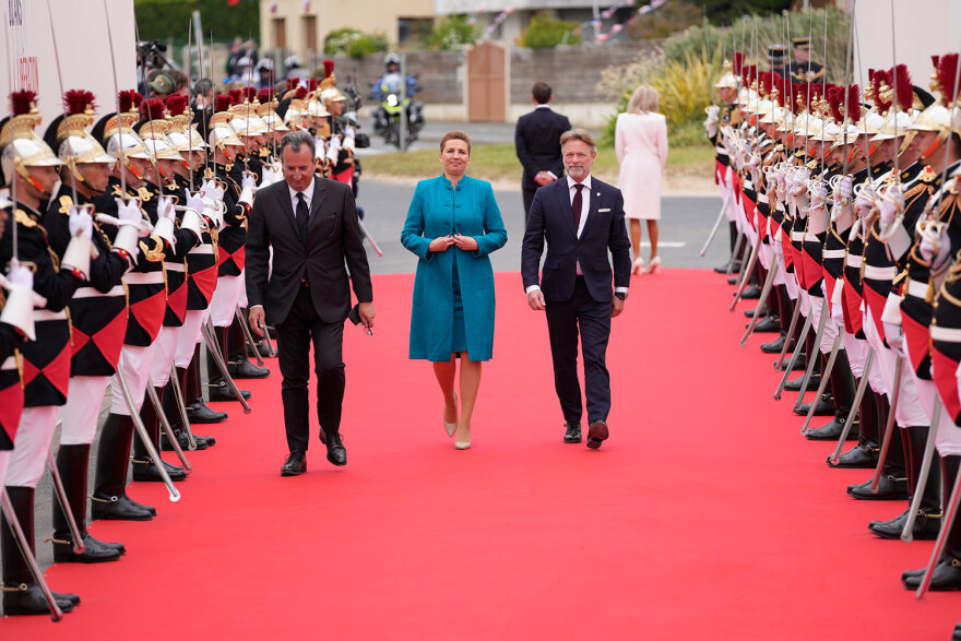 D-Day - Μακρόν: Τεράστια η ευγνωμοσύνη μας για όσους πολέμησαν κατά την απόβαση στη Νορμανδία