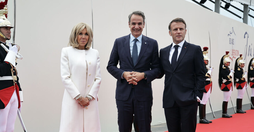 D-Day - Μακρόν: Τεράστια η ευγνωμοσύνη μας για όσους πολέμησαν κατά την απόβαση στη Νορμανδία