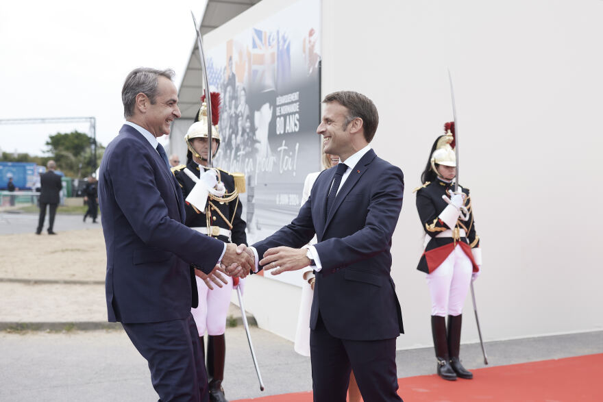 D-Day - Μακρόν: Τεράστια η ευγνωμοσύνη μας για όσους πολέμησαν κατά την απόβαση στη Νορμανδία