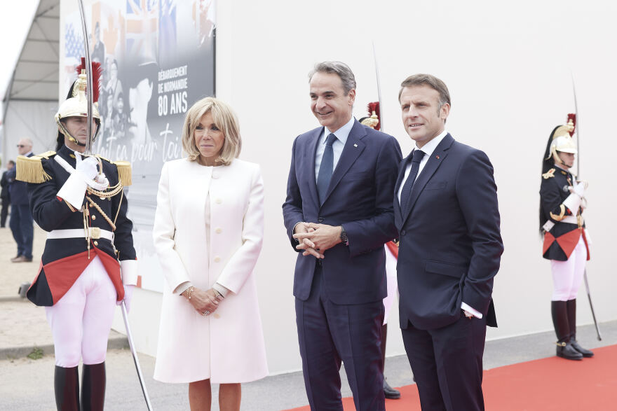 D-Day - Μακρόν: Τεράστια η ευγνωμοσύνη μας για όσους πολέμησαν κατά την απόβαση στη Νορμανδία