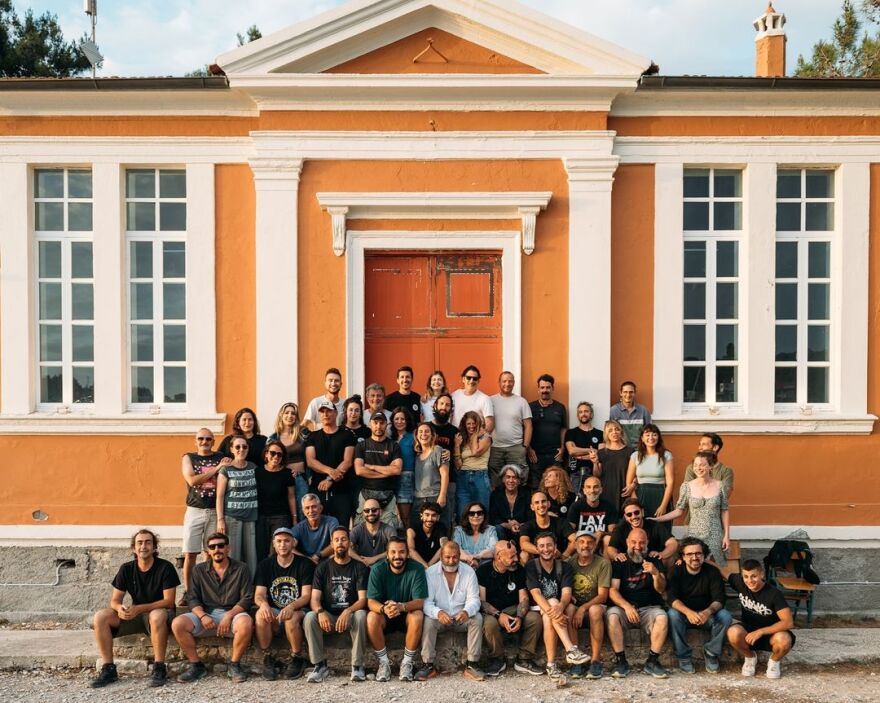 Χριστόφορος Παπακαλιάτης: Ανέβασε φωτογραφίες από το τελευταίο γύρισμα του Μaestro στους Παξούς