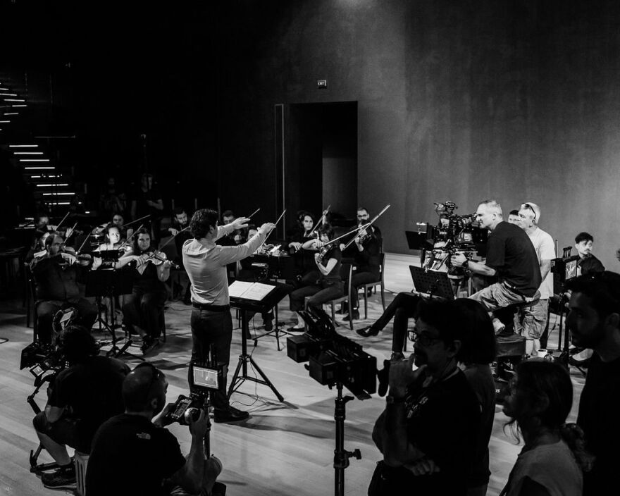 Χριστόφορος Παπακαλιάτης: Ανέβασε φωτογραφίες από το τελευταίο γύρισμα του Μaestro στους Παξούς