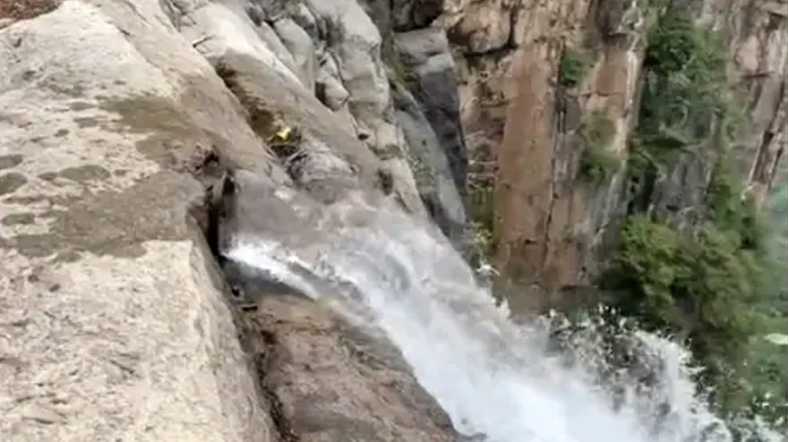 Κίνα: Σάλος με το «μυστικό» διάσημου καταρράκτη που αποκάλυψε πεζοπόρος - Τροφοδοτείται από... σωλήνα