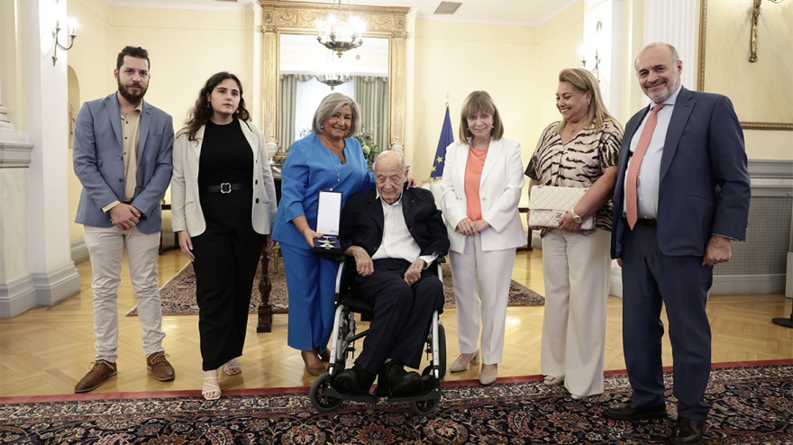 Λευτέρης Παπαδόπουλος και Μίμης Πλέσσας παρασημοφορήθηκαν από την Πρόεδρο της Δημοκρατίας