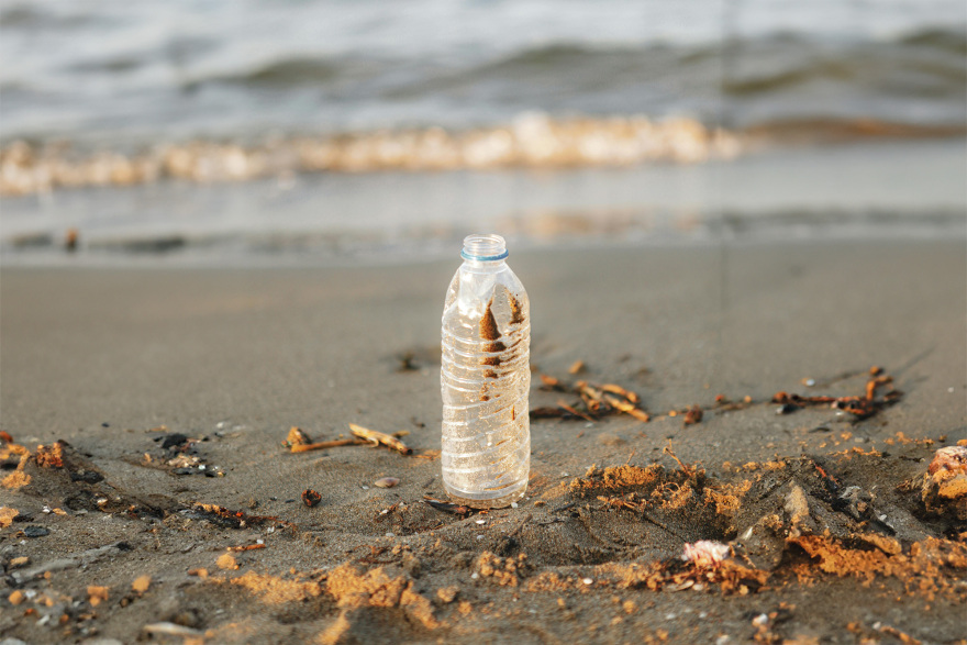 SOS για τους ωκεανούς - Μπουκάλι στα Κύματα: Μια Οδύσσεια από πλαστικό