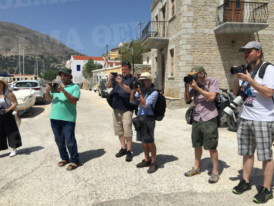 Σύμη: Ο παρουσιαστής του BBC φεύγει από το Πέδι και κατευθύνεται μόνος στο βουνό - Βίντεο ντοκουμέντο