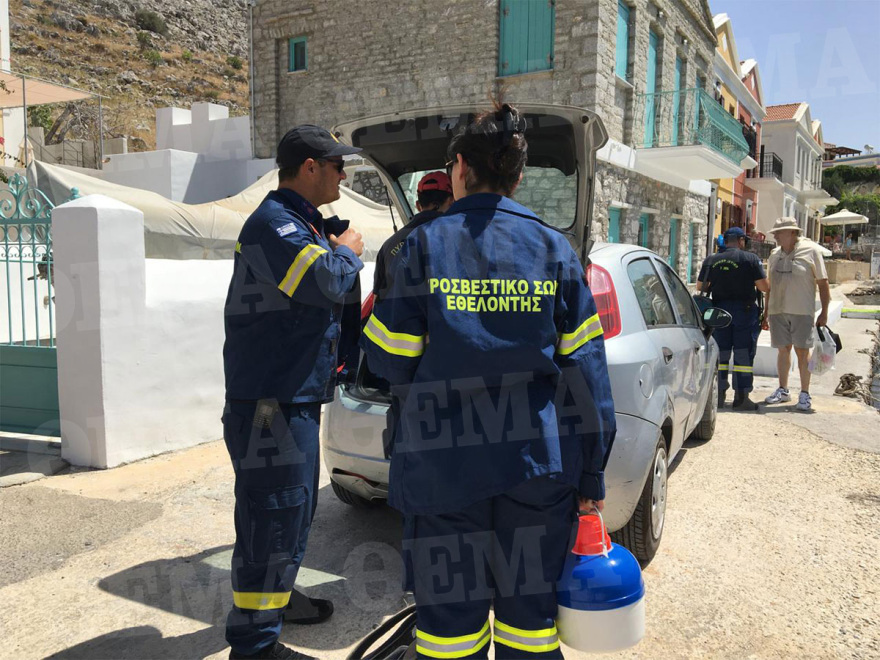 Σύμη: Ο παρουσιαστής του BBC φεύγει από το Πέδι και κατευθύνεται μόνος στο βουνό - Βίντεο ντοκουμέντο