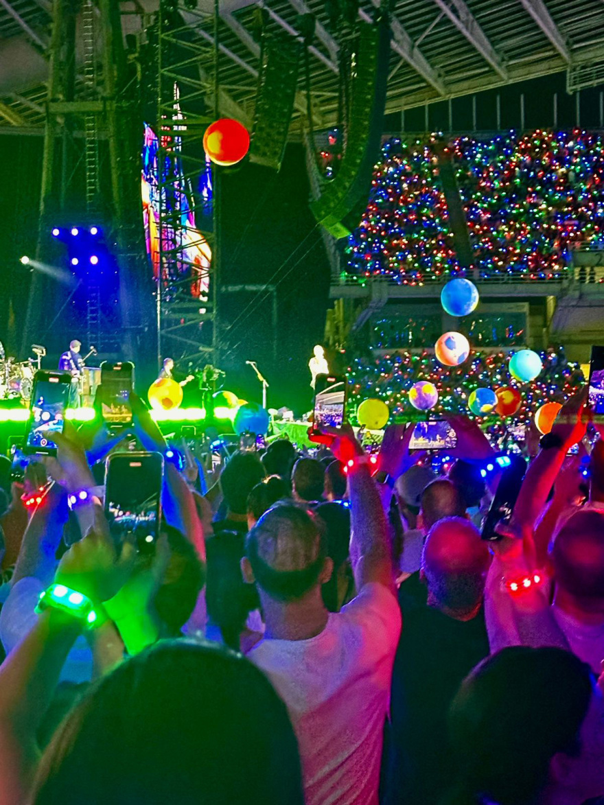 Coldplay: Το συγκρότημα που «έριξε» το ΟΑΚΑ - Δείτε βίντεο και φωτογραφίες