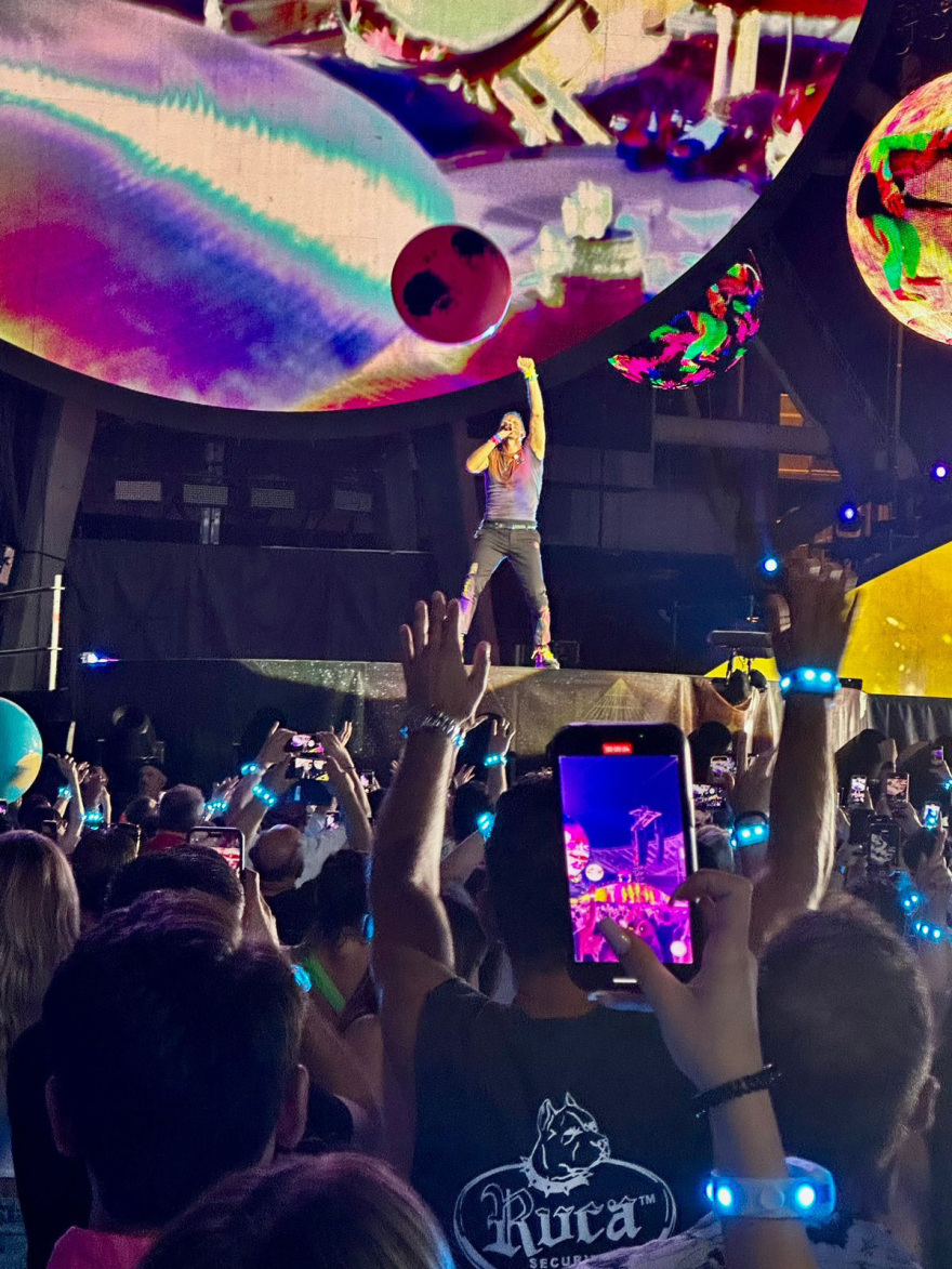 Coldplay: Το συγκρότημα που «έριξε» το ΟΑΚΑ - Δείτε βίντεο και φωτογραφίες