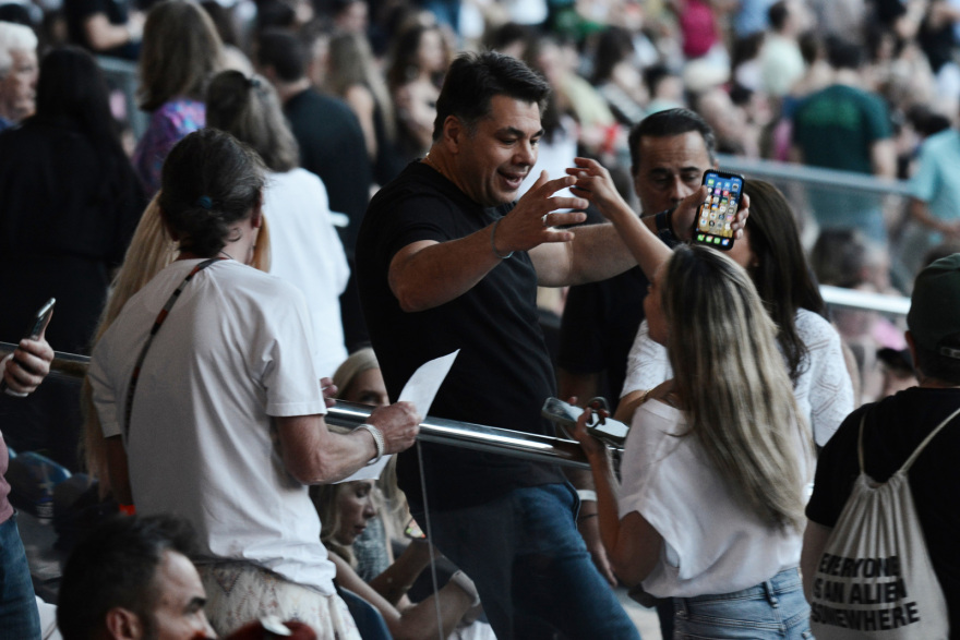 Coldplay: Το συγκρότημα που «έριξε» το ΟΑΚΑ - Δείτε βίντεο και φωτογραφίες