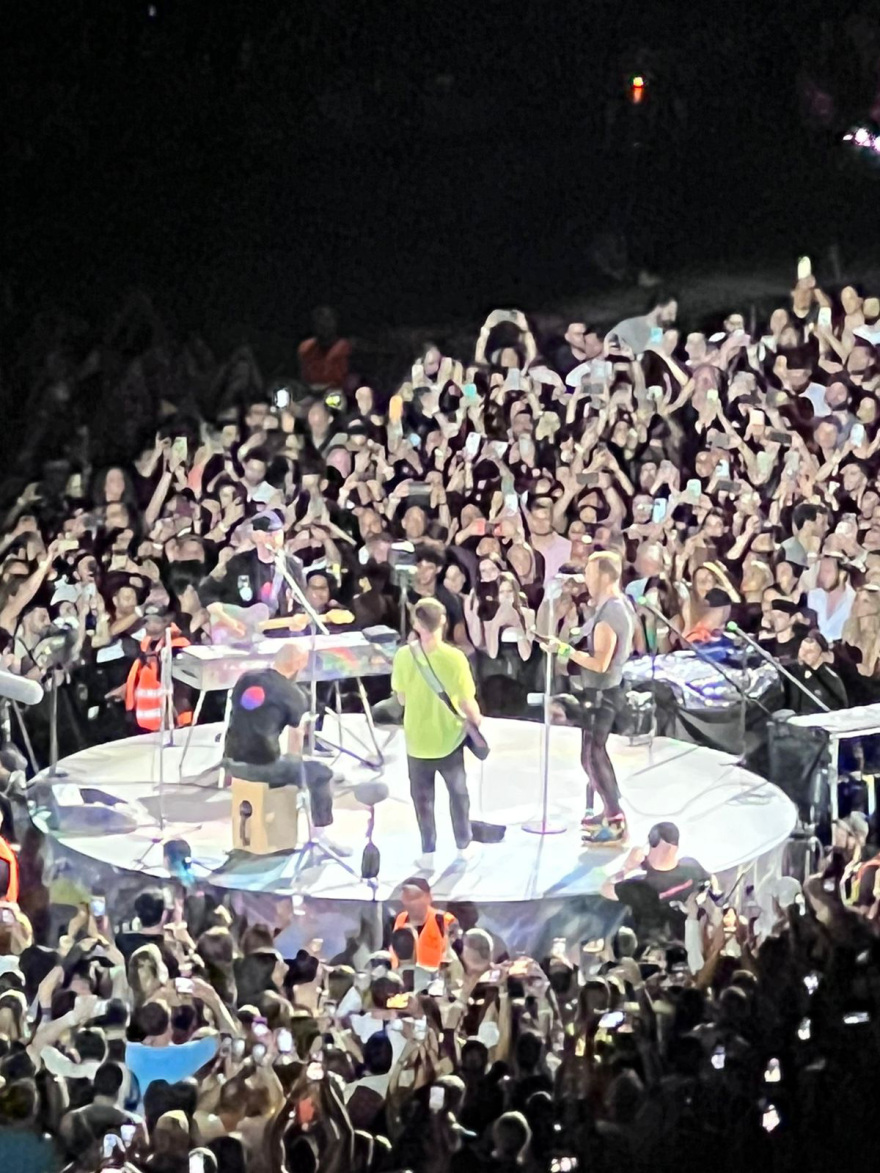 Coldplay: Το συγκρότημα που «έριξε» το ΟΑΚΑ - Δείτε βίντεο και φωτογραφίες