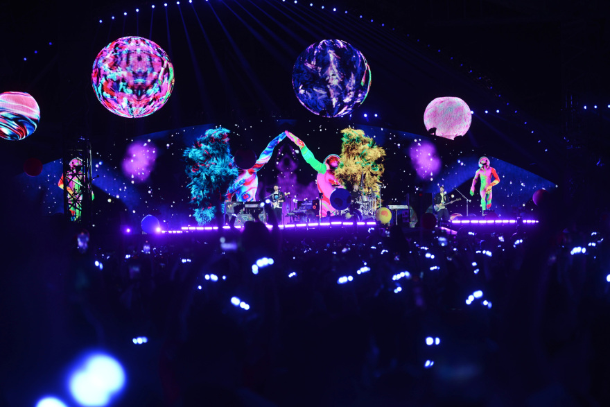 Coldplay: Το συγκρότημα που «έριξε» το ΟΑΚΑ - Δείτε βίντεο και φωτογραφίες