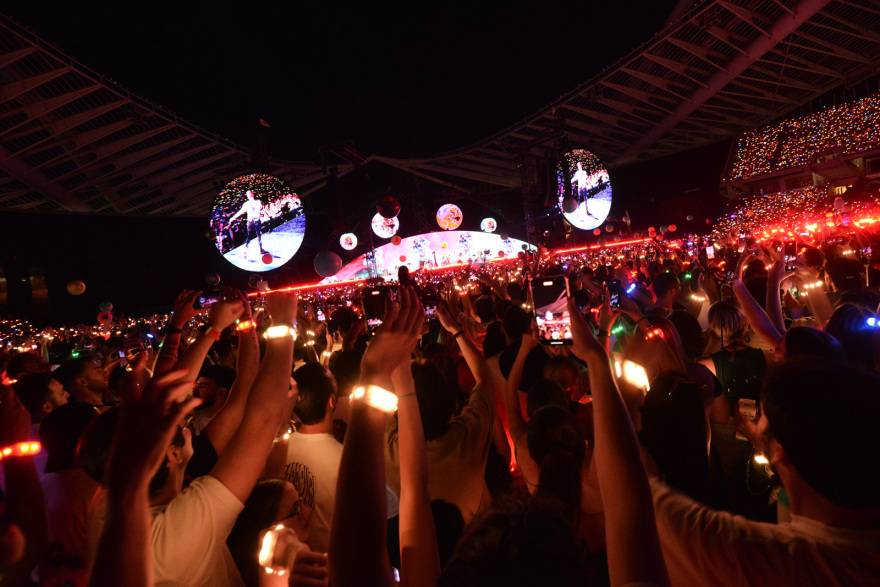 Coldplay: Το συγκρότημα που «έριξε» το ΟΑΚΑ - Δείτε βίντεο και φωτογραφίες