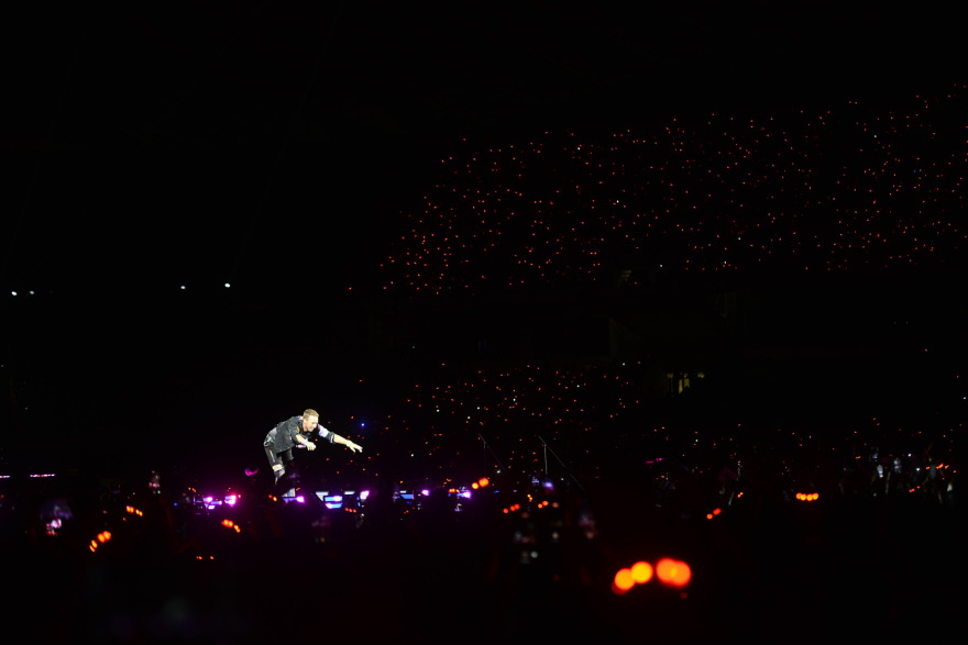 Coldplay: Το συγκρότημα που «έριξε» το ΟΑΚΑ - Δείτε βίντεο και φωτογραφίες