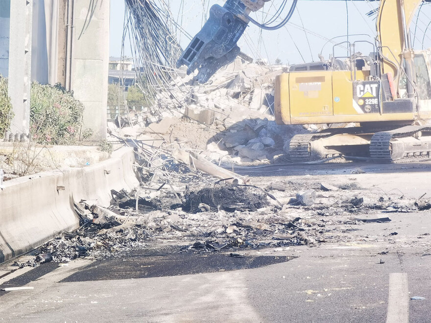 Ισθμός: Κατεδαφίζεται η γέφυρα - Σε ένα ρεύμα η κυκλοφορία στην Αθηνών - Κορίνθου και «μπλόκο» στα φορτηγά - Δείτε βίντεο 