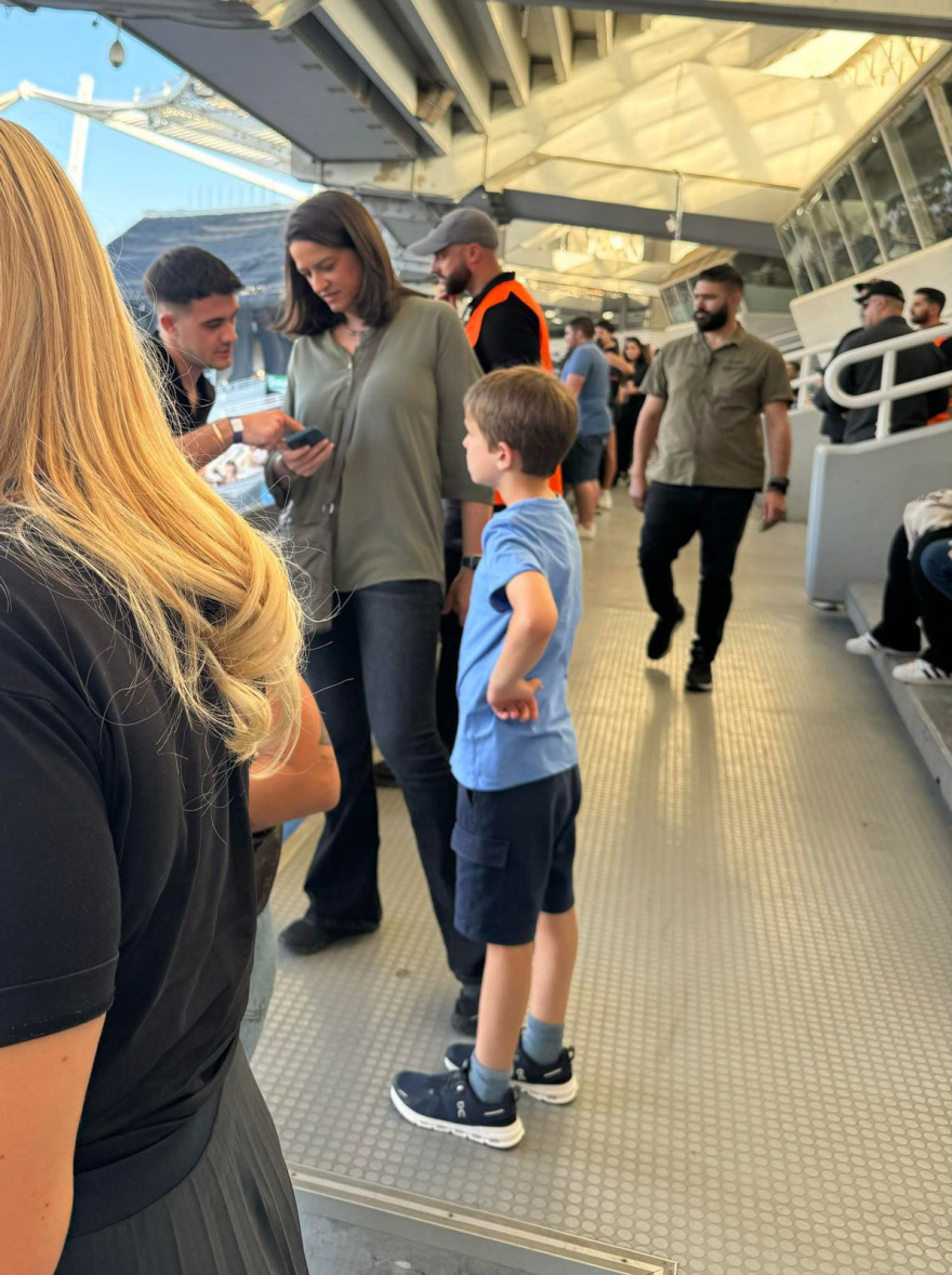 Γεμίζει το ΟΑΚΑ για τους Coldplay - Έτοιμοι να «βάλουν φωτιά» μπροστά σε 60.000 κόσμο