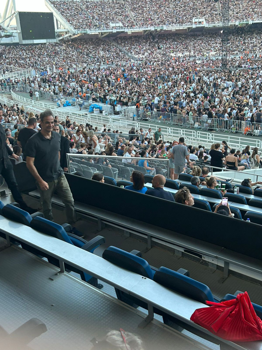 Coldplay: Το συγκρότημα που «έριξε» το ΟΑΚΑ - Δείτε βίντεο και φωτογραφίες