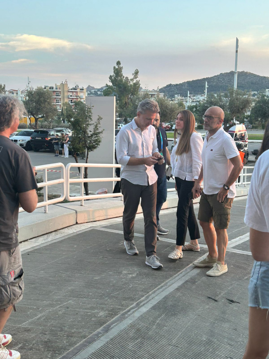 Coldplay: Το συγκρότημα που «έριξε» το ΟΑΚΑ - Δείτε βίντεο και φωτογραφίες