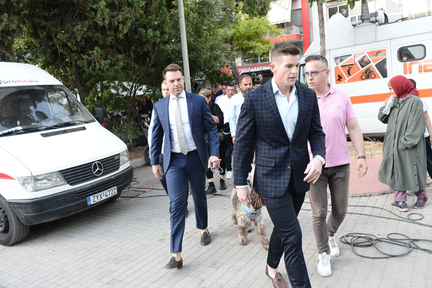 ΣΥΡΙΖΑ: Αμηχανία Κασσελάκη μετά τα αποτελέσματα των ευρωεκλογών - Η «ντρίμπλα» στους δημοσιογράφους με την βόλτα της Φάρλεϊ