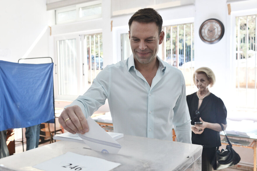 Ευρωεκλογές 2024: Στην Εκάλη ψήφισε ο Στέφανος Κασσελάκης 