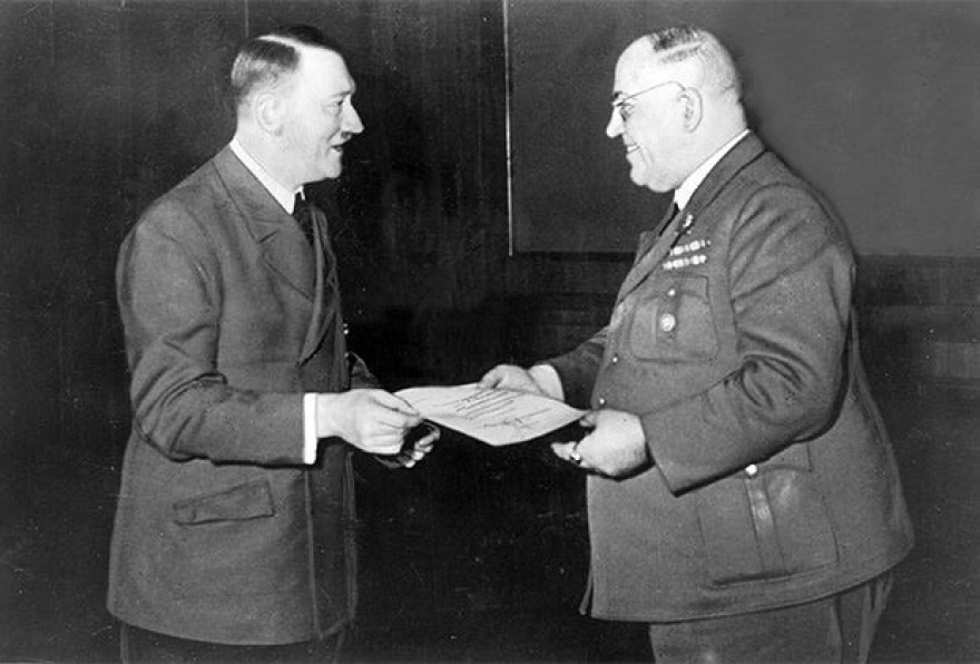 Λένιν, Στάλιν, Χίτλερ, Τσόρτσιλ: Οι άγνωστες ιστορίες πίσω από τις προσωπικότητες που «σημάδεψαν» την ανθρωπότητα