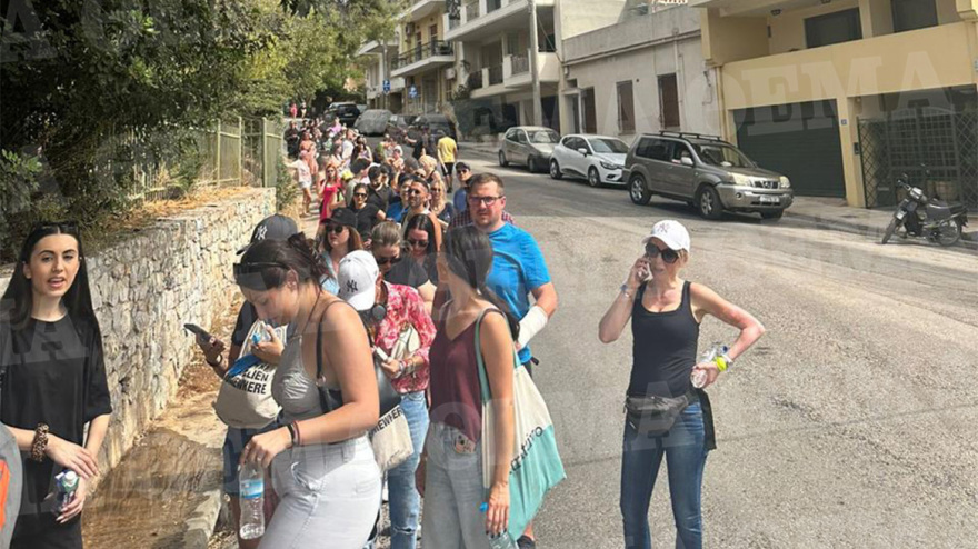 Coldplay: Ατέλειωτες ουρές έξω από το Ηρώδειο για το βιντεοκλίπ του συγκροτήματος