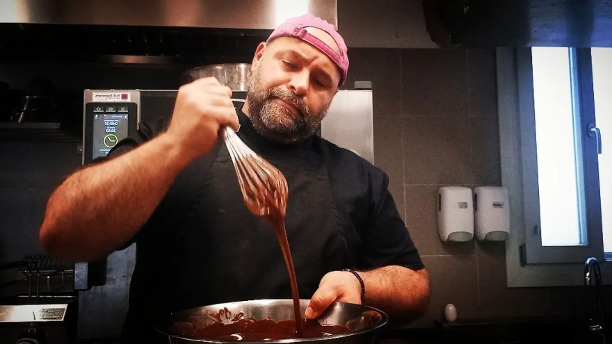 Ο μάγειρας του Master Chef Ευστάθιος Αυγουστάκης χειροτονήθηκε μοναχός στα Τρίκαλα
