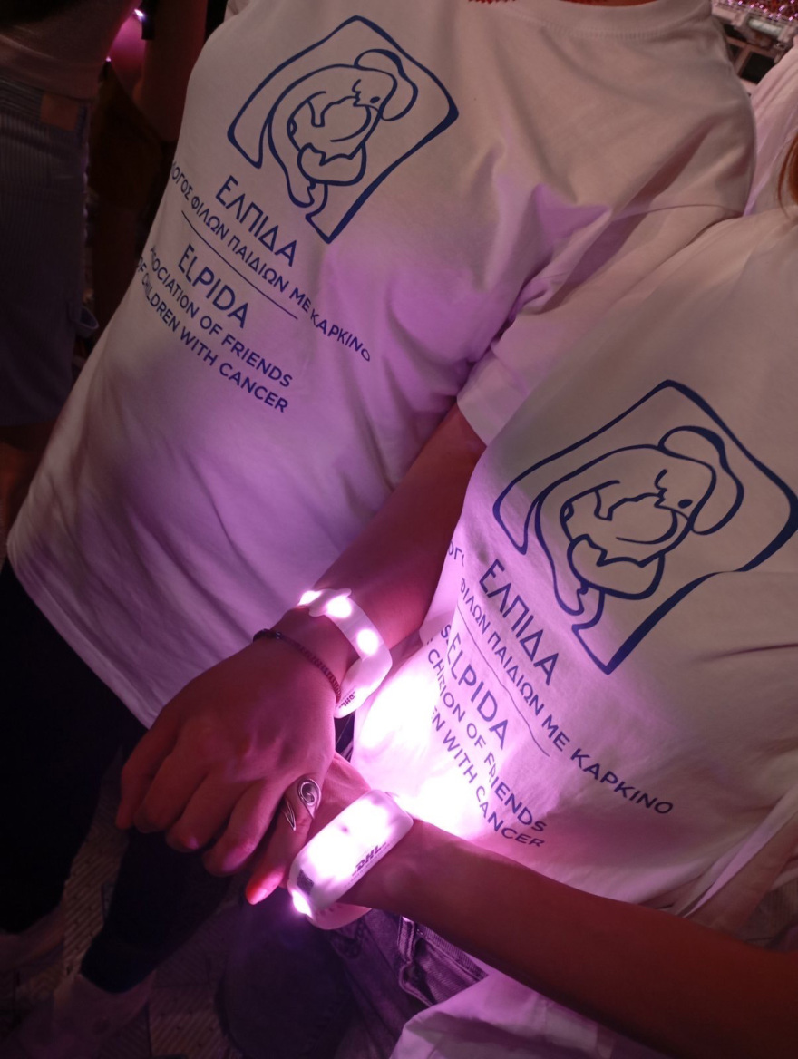 Οι Coldplay στο πλευρό των παιδιών της «Ελπίδας»