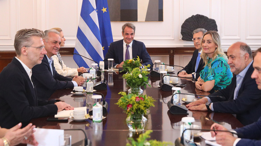 Συνάντηση Μητσοτάκη με τους νέους ευρωβουλευτές της ΝΔ στο Μαξίμου – Δείτε φωτογραφίες