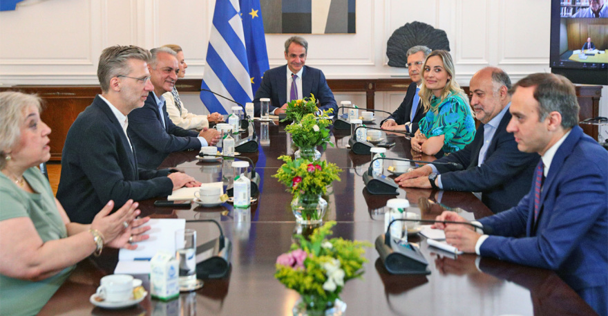 Συνάντηση Μητσοτάκη με τους νέους ευρωβουλευτές της ΝΔ στο Μαξίμου – Δείτε φωτογραφίες