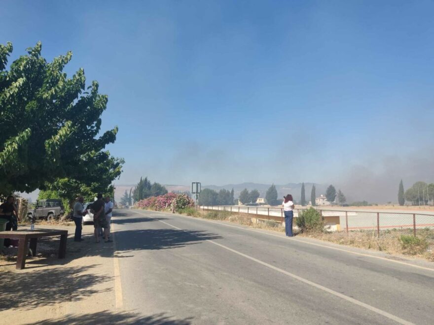 Ανεξέλεγκτη πυρκαγιά στην Πάφο - Εκκενώθηκαν χωριά, δύο Canadair στέλνει η Ελλάδα