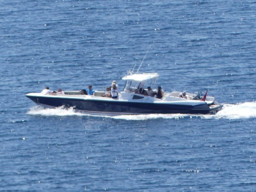 Σκιάθος: Φωτογραφίες και βίντεο από την πολυτελή θαλαμηγό 133 μέτρων του Σεΐχη του Κατάρ στην παραλία Μάραθα 