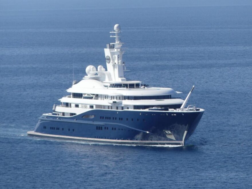 Σκιάθος: Φωτογραφίες και βίντεο από την πολυτελή θαλαμηγό 133 μέτρων του Σεΐχη του Κατάρ στην παραλία Μάραθα 