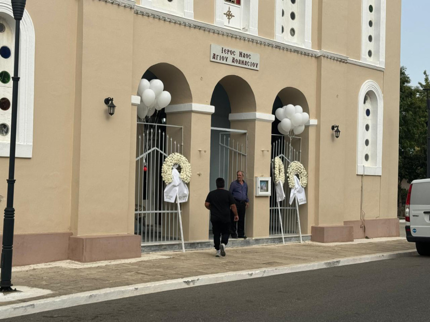 Δολοφονία 11χρονης στην Ηλεία: Ανείπωτος ο πόνος στην κηδεία της Βασιλικής